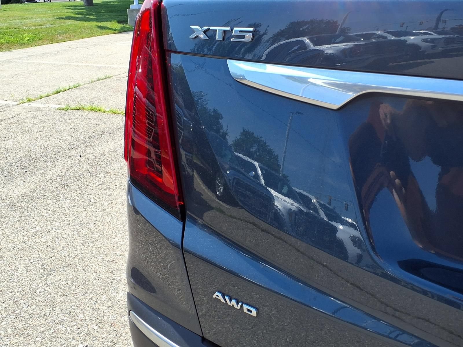 Used 2020 Cadillac XT5 Premium Luxury w/ LPO, Floor Liner Package AWD/4WD image 10