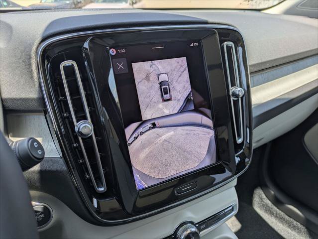 New 2026 Volvo XC40 B5 Ultra w/ Climate Package AWD/4WD image 8