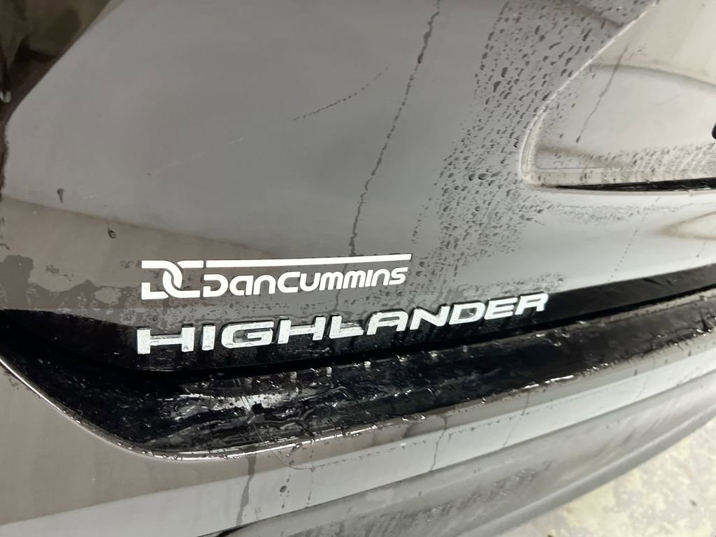 Used 2021 Toyota Highlander XLE image 28