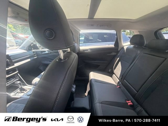 Certified 2025 Volkswagen Taos SE AWD/4WD image 10