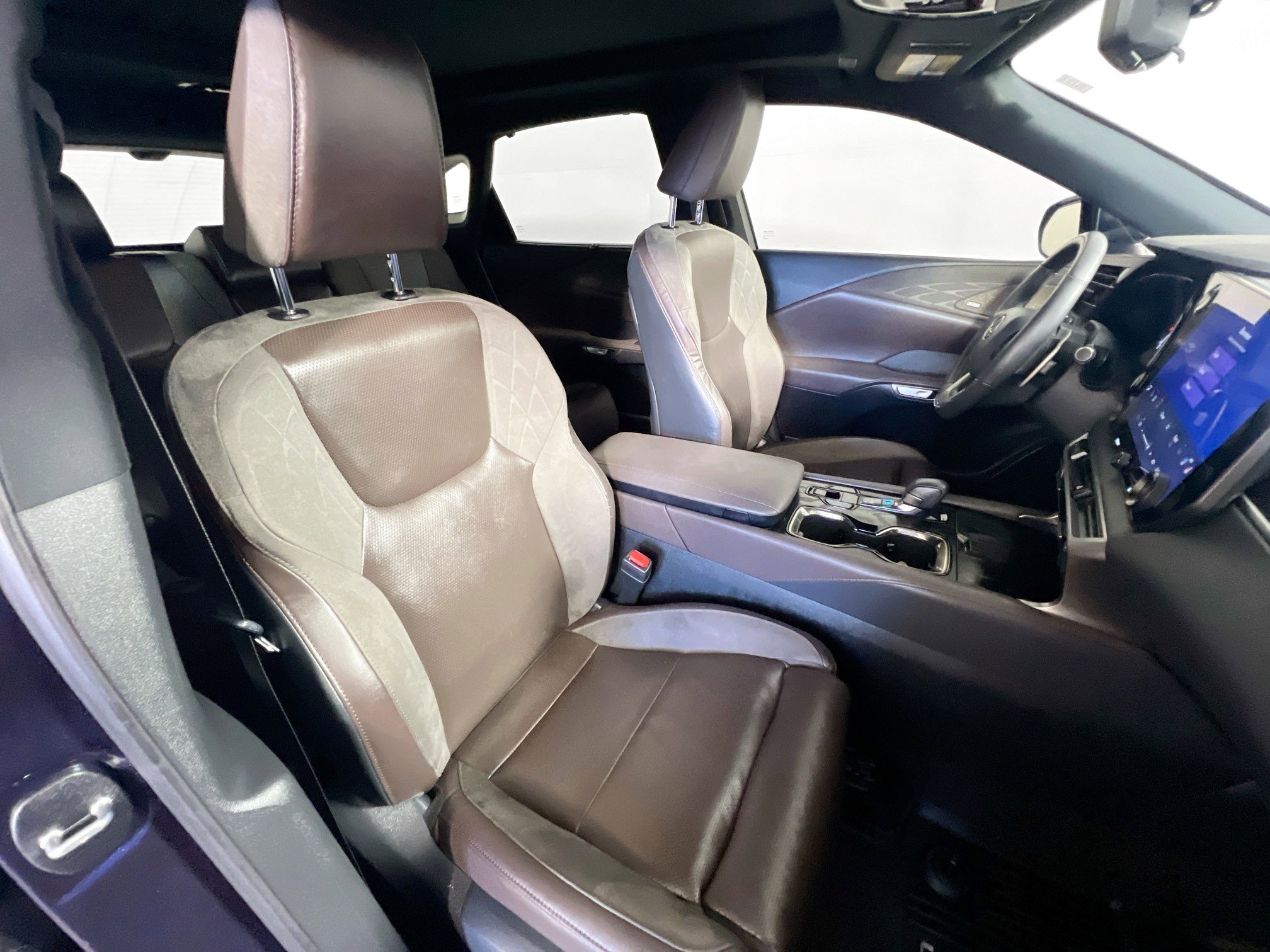 Used 2023 Lexus RX 350 FWD w/ Cold Area Package image 31