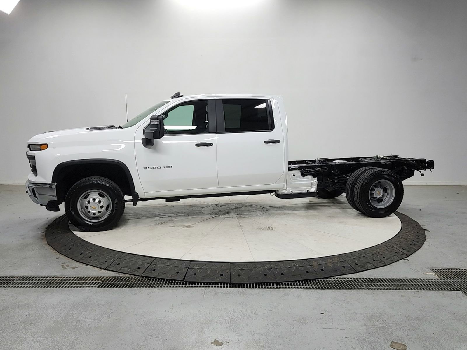 Used 2024 Chevrolet Silverado 3500 W/T w/ WT Convenience Package image 4