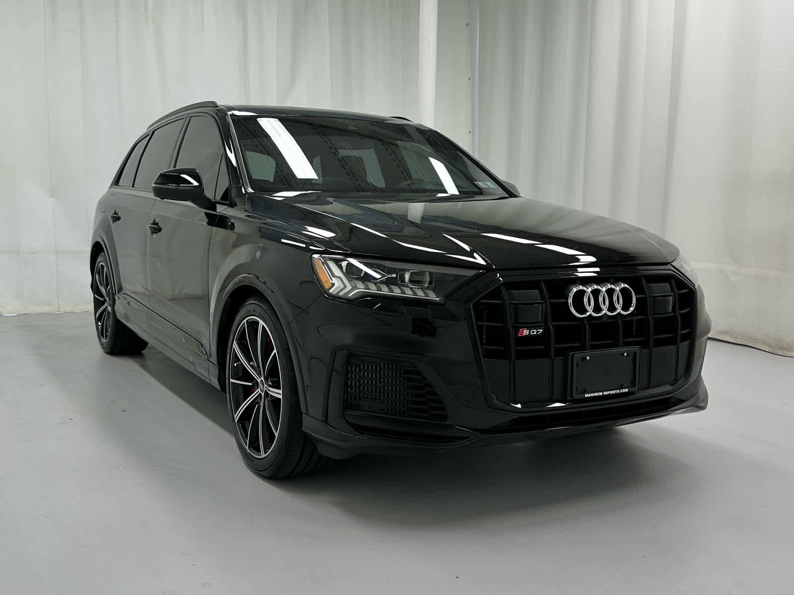 Used 2023 Audi SQ7 Prestige w/ Sport Package image 2