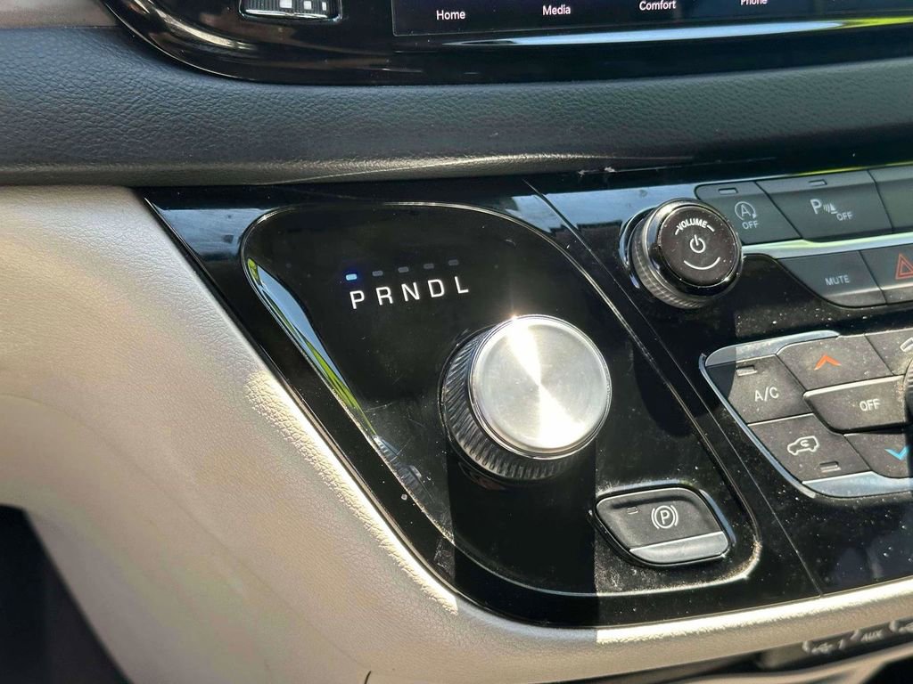 Used 2023 Chrysler Pacifica Touring-L FWD image 29