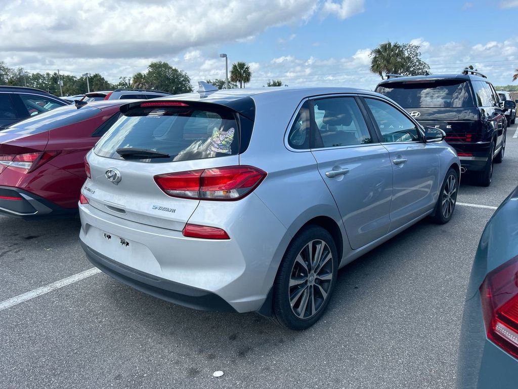 Used 2018 Hyundai Elantra GT FWD image 7