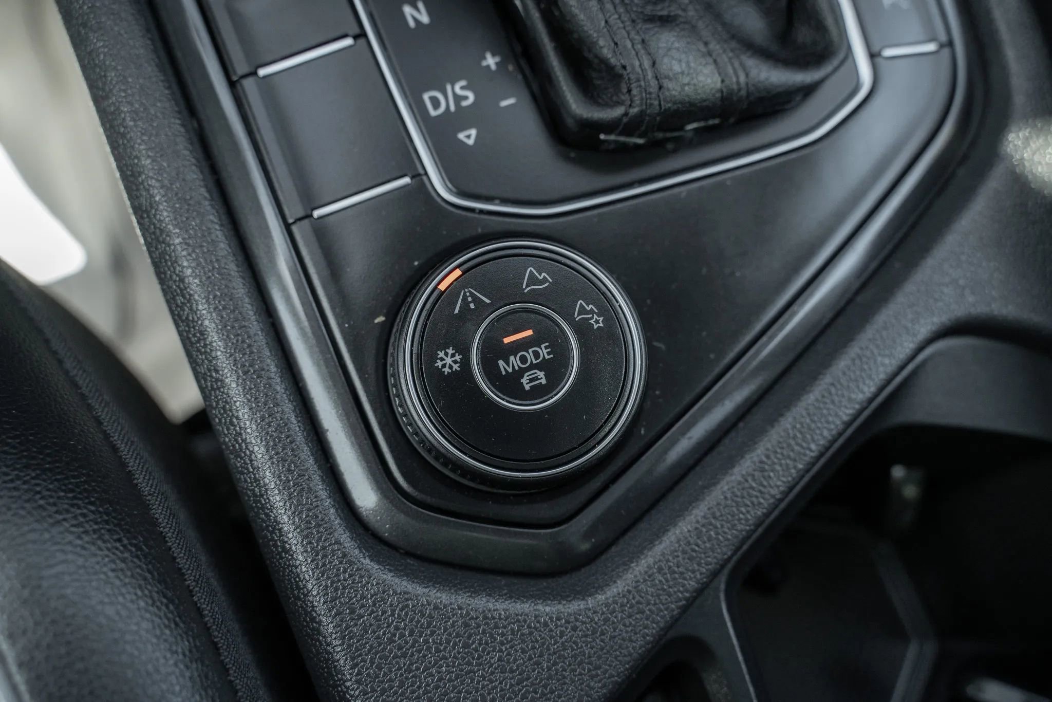 Used 2019 Volkswagen Tiguan SEL Premium AWD/4WD image 31