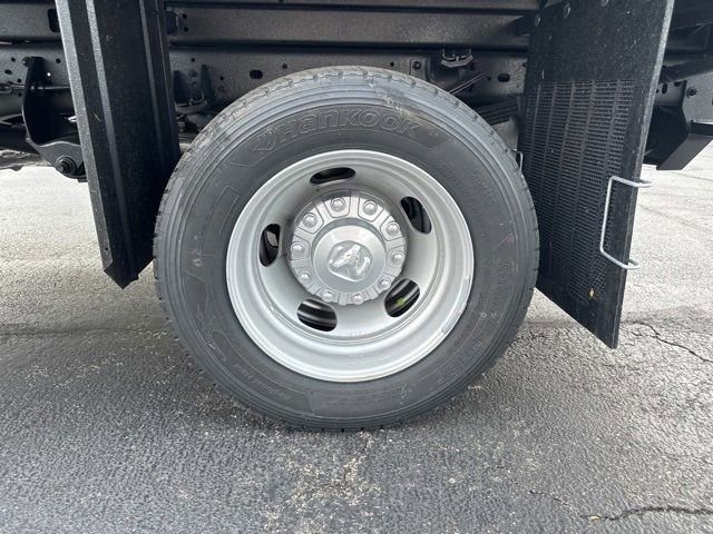 New 2024 RAM 5500 Tradesman image 27
