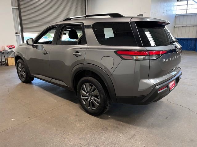 Used 2024 Nissan Pathfinder SV FWD image 5