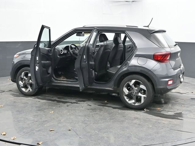 Used 2023 Hyundai Venue Limited image 35