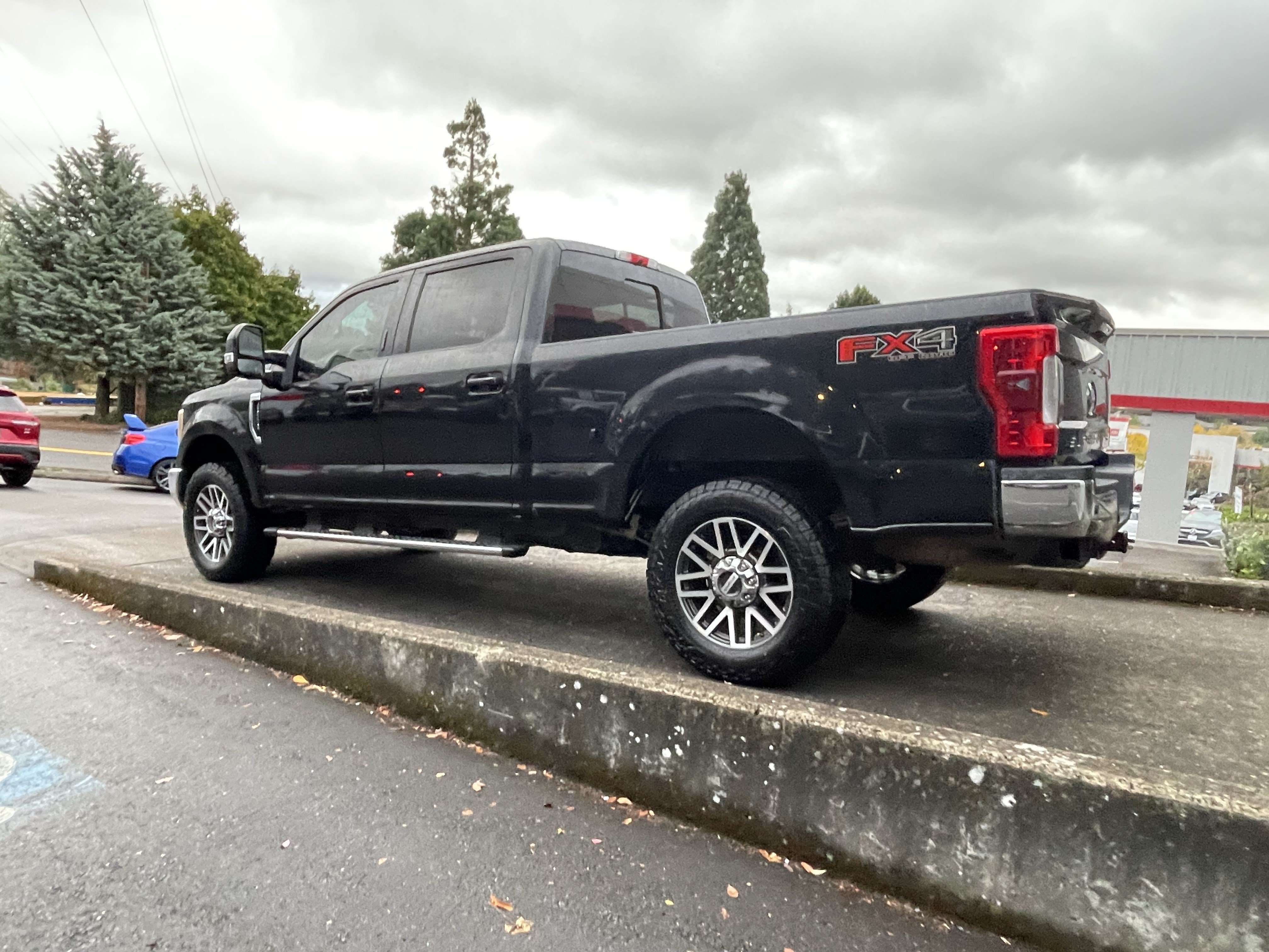 Used 2017 Ford F250 Lariat w/ Lariat Value Package AWD/4WD image 5