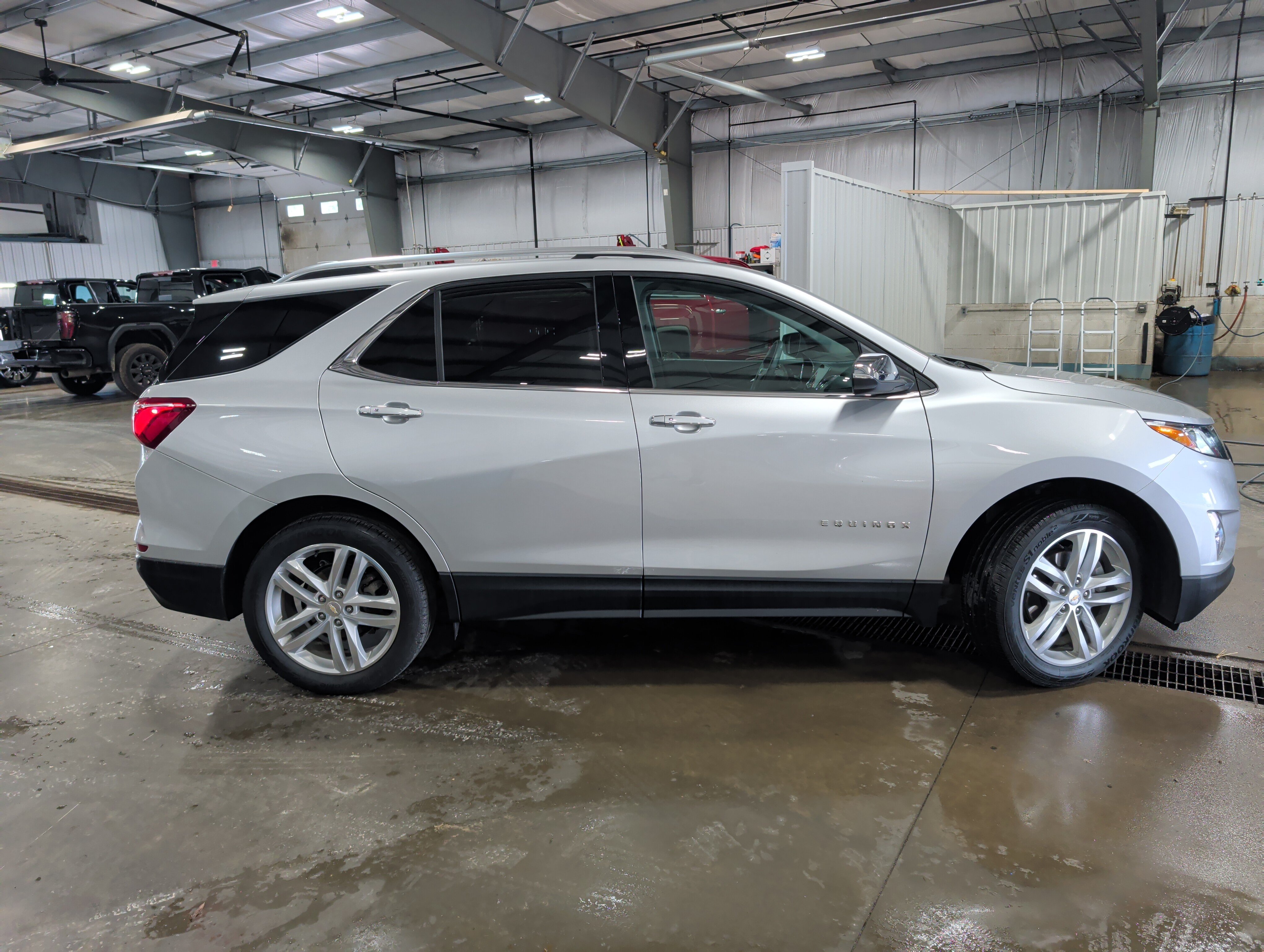 Used 2019 Chevrolet Equinox Premier AWD/4WD image 2