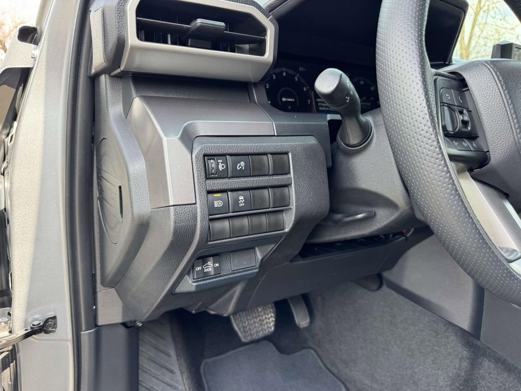 Used 2025 Toyota Tacoma TRD Off-Road AWD/4WD image 10