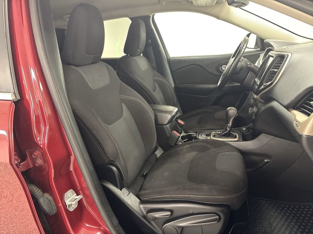 Used 2017 Jeep Cherokee Latitude w/ Cold Weather Group image 17