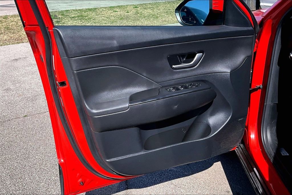 Used 2024 Hyundai Kona Limited image 23