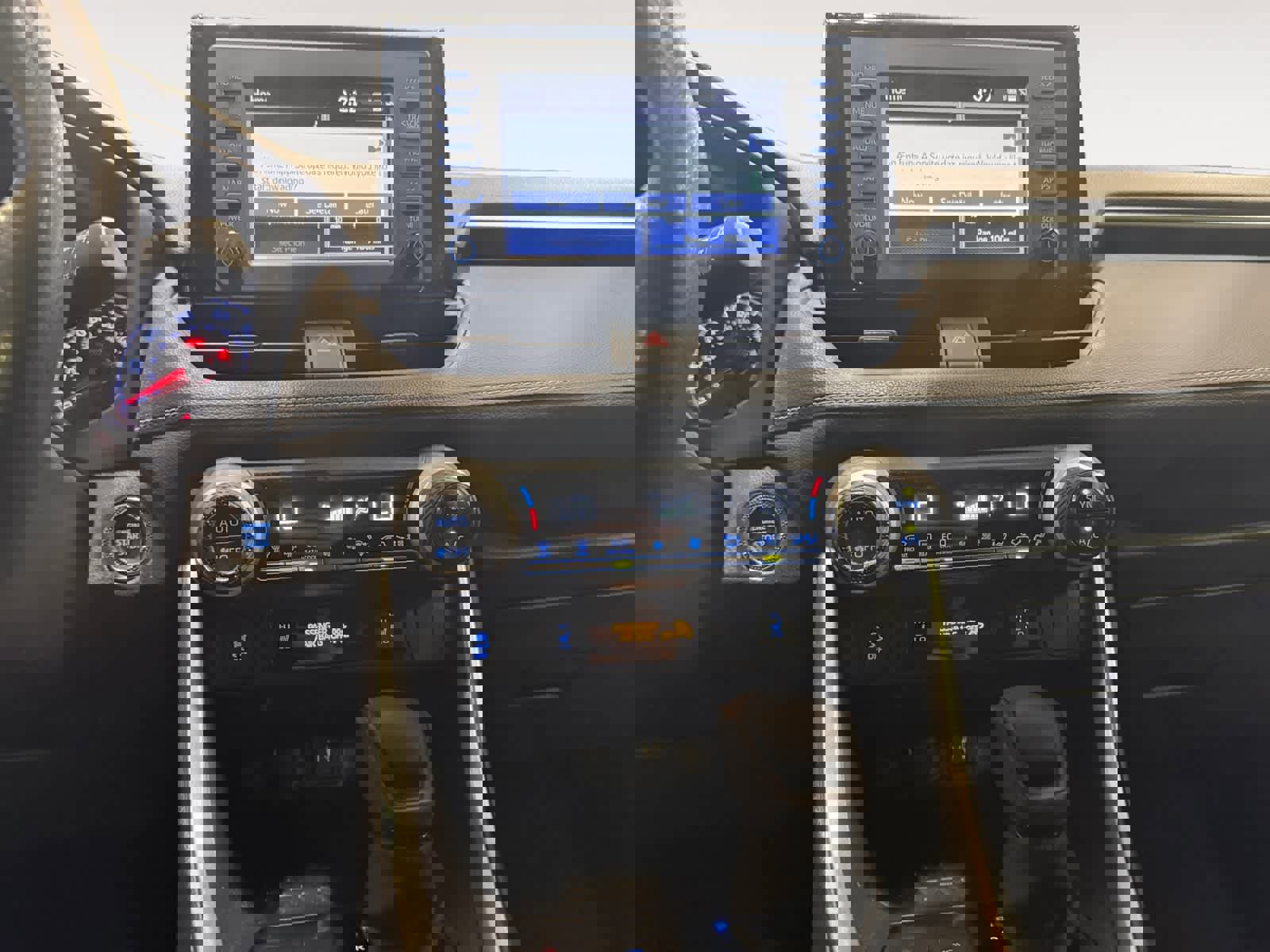 Used 2019 Toyota RAV4 XLE w/ Convenience Package FWD image 12