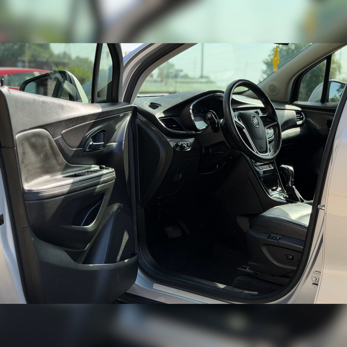 Used 2017 Buick Encore Essence w/ Experience Buick Package FWD image 6