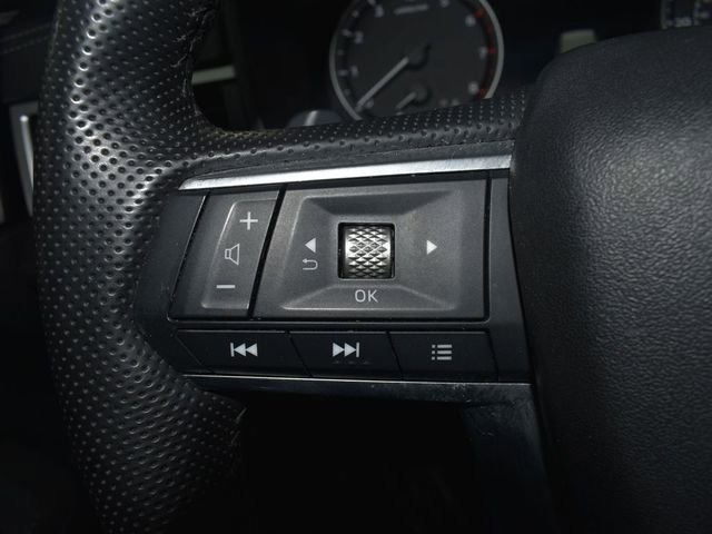 Used 2024 Mitsubishi Outlander SE image 17