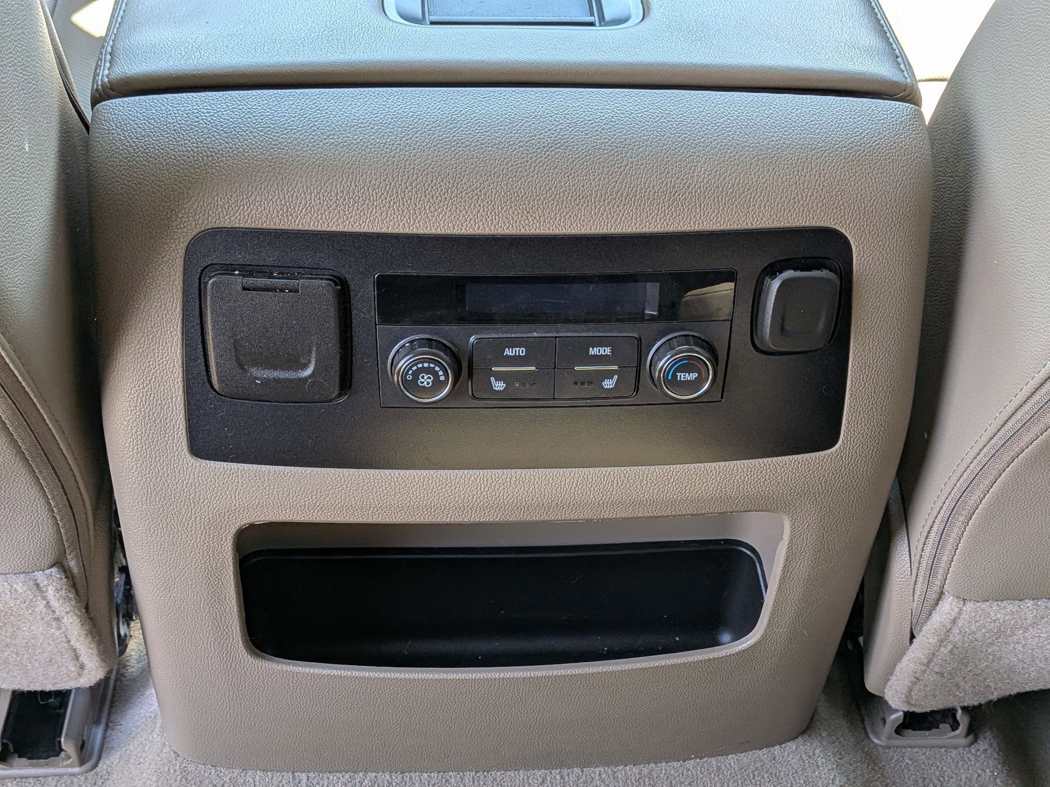 Used 2019 GMC Yukon SLT w/ Premium Edition image 32