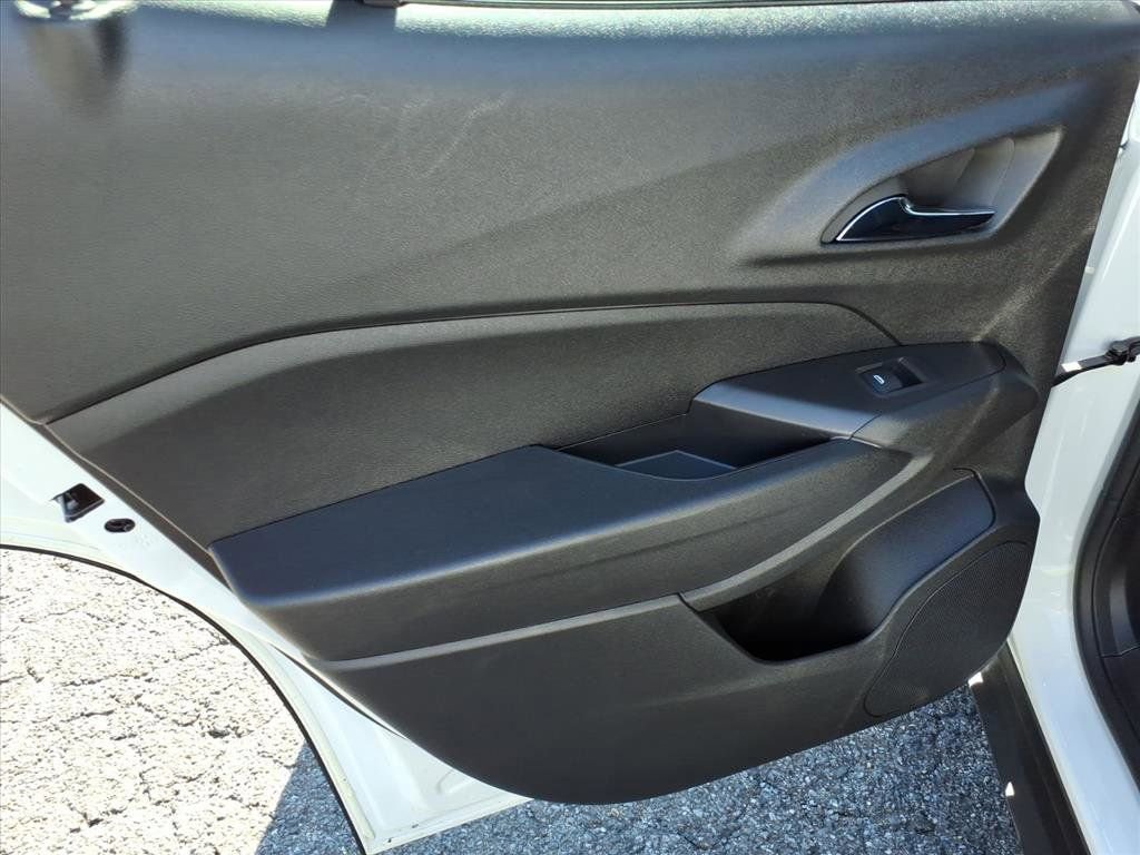 Used 2024 Chevrolet Trax RS w/ Driver Confidence Package image 19