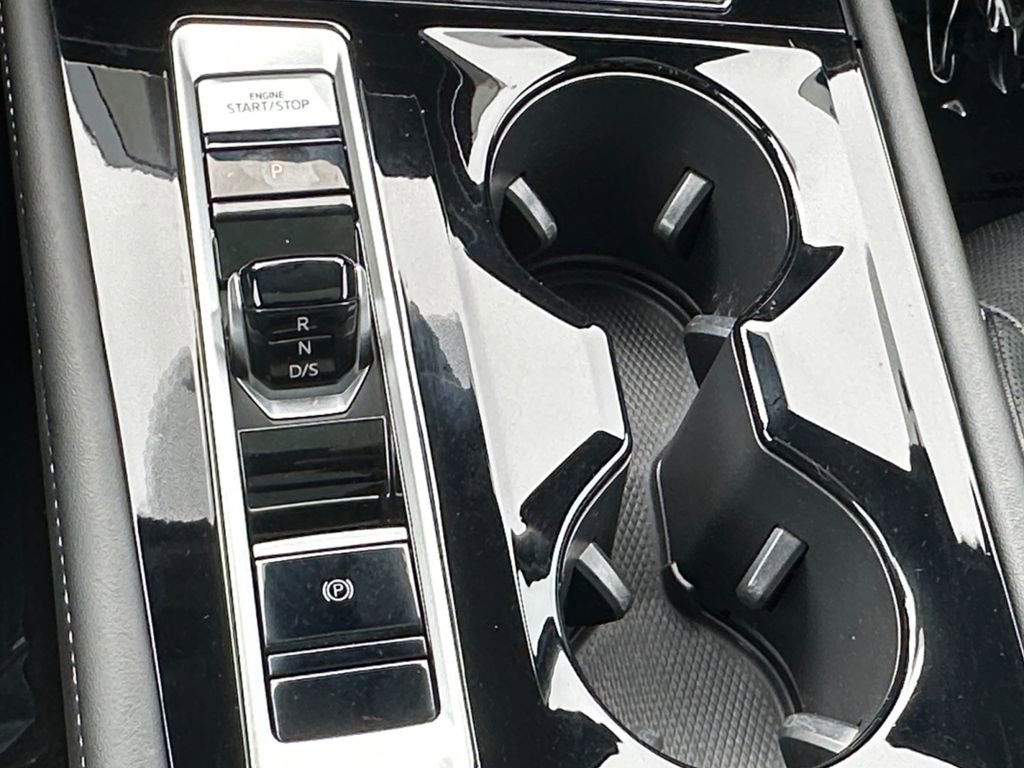 Used 2024 Volkswagen Atlas Cross Sport SEL R-Line image 18