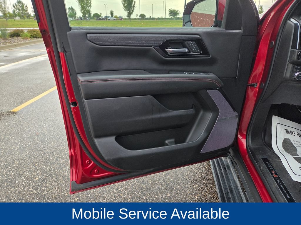 Used 2025 GMC Yukon XL AT4 Ultimate AWD/4WD image 5