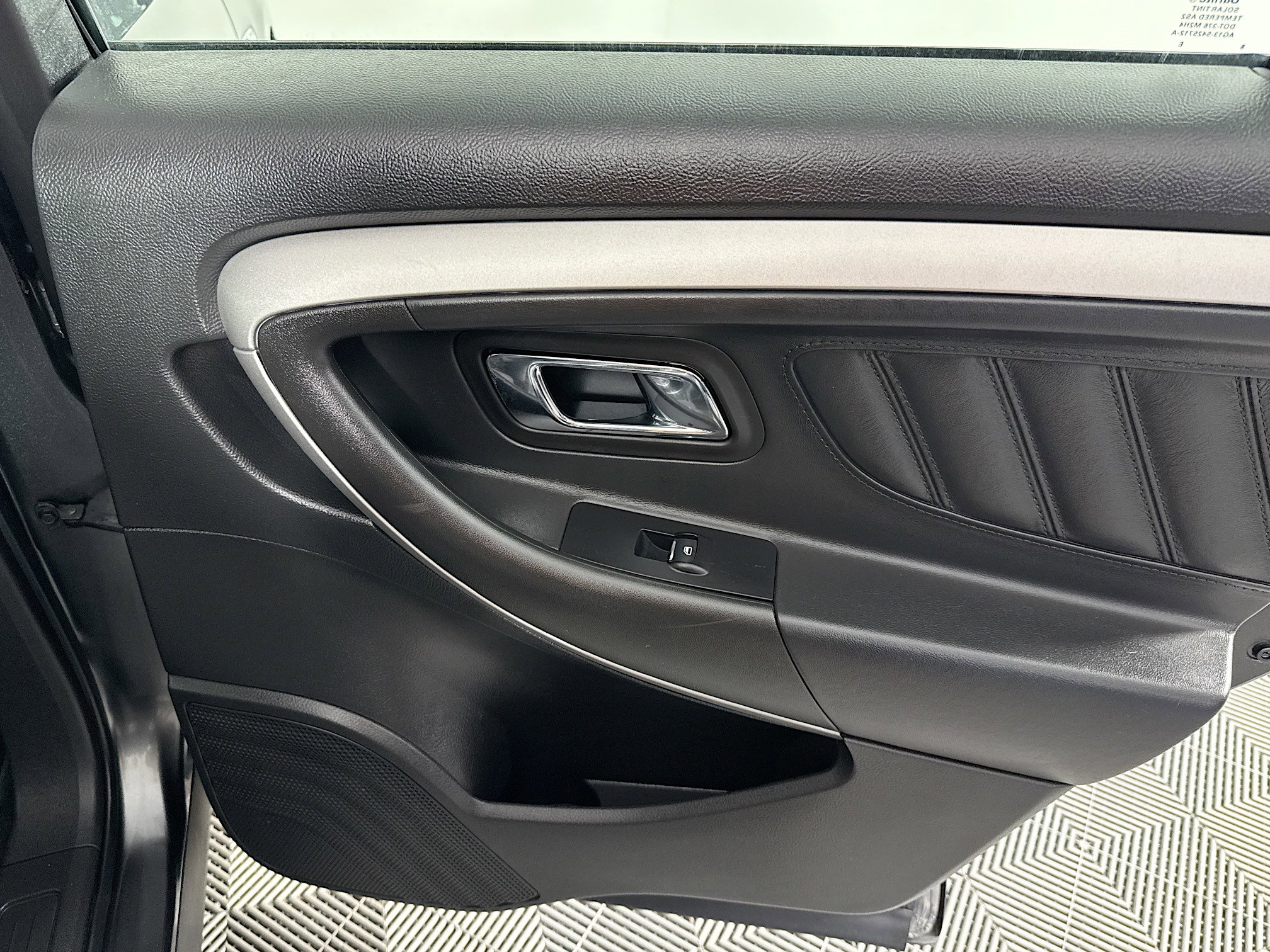 Used 2018 Ford Taurus SEL image 26