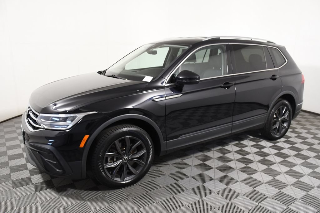 Used 2023 Volkswagen Tiguan SE AWD/4WD image 2