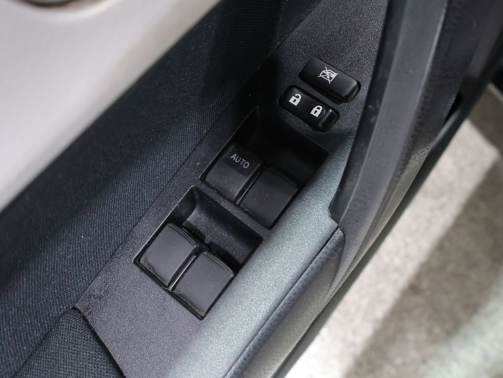 Used 2015 Toyota Corolla LE FWD image 13