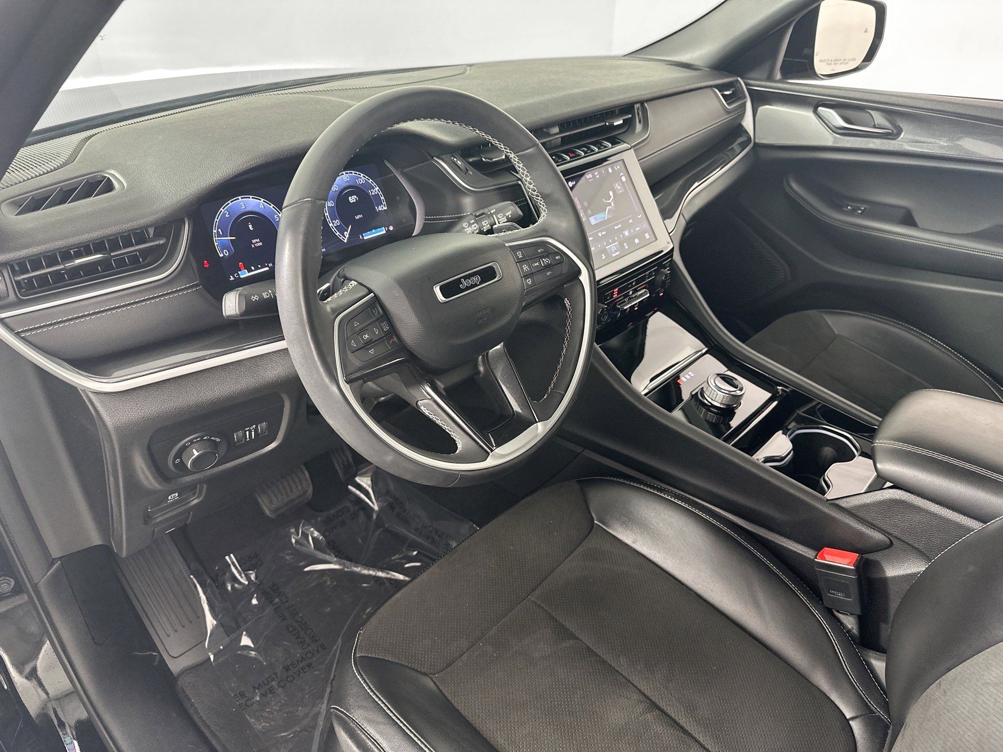 Used 2023 Jeep Grand Cherokee Altitude image 9