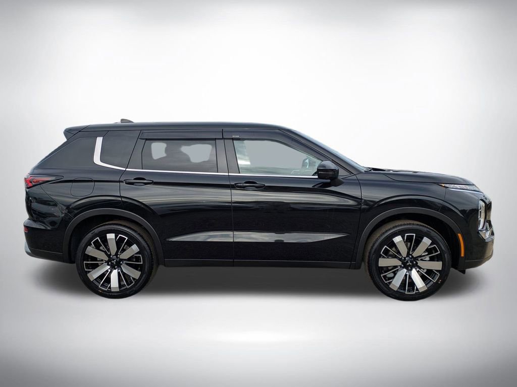 New 2026 Mitsubishi Outlander SE FWD image 2