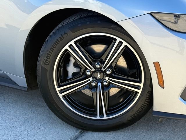 Used 2025 Ford Mustang EcoBoost image 2