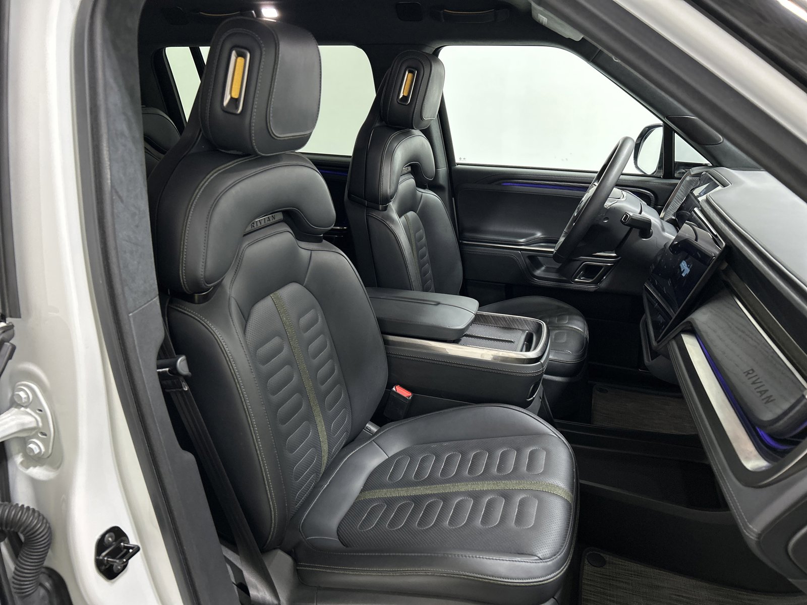 Used 2024 Rivian R1S Adventure image 24