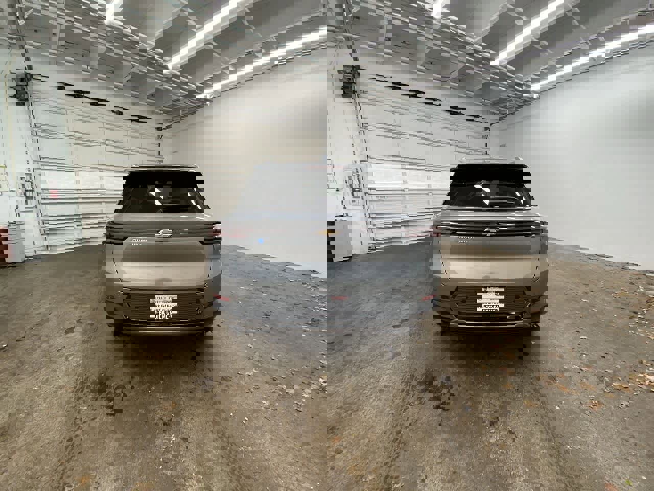 Used 2025 Chevrolet Equinox EV LT w/ Convenience Package image 5