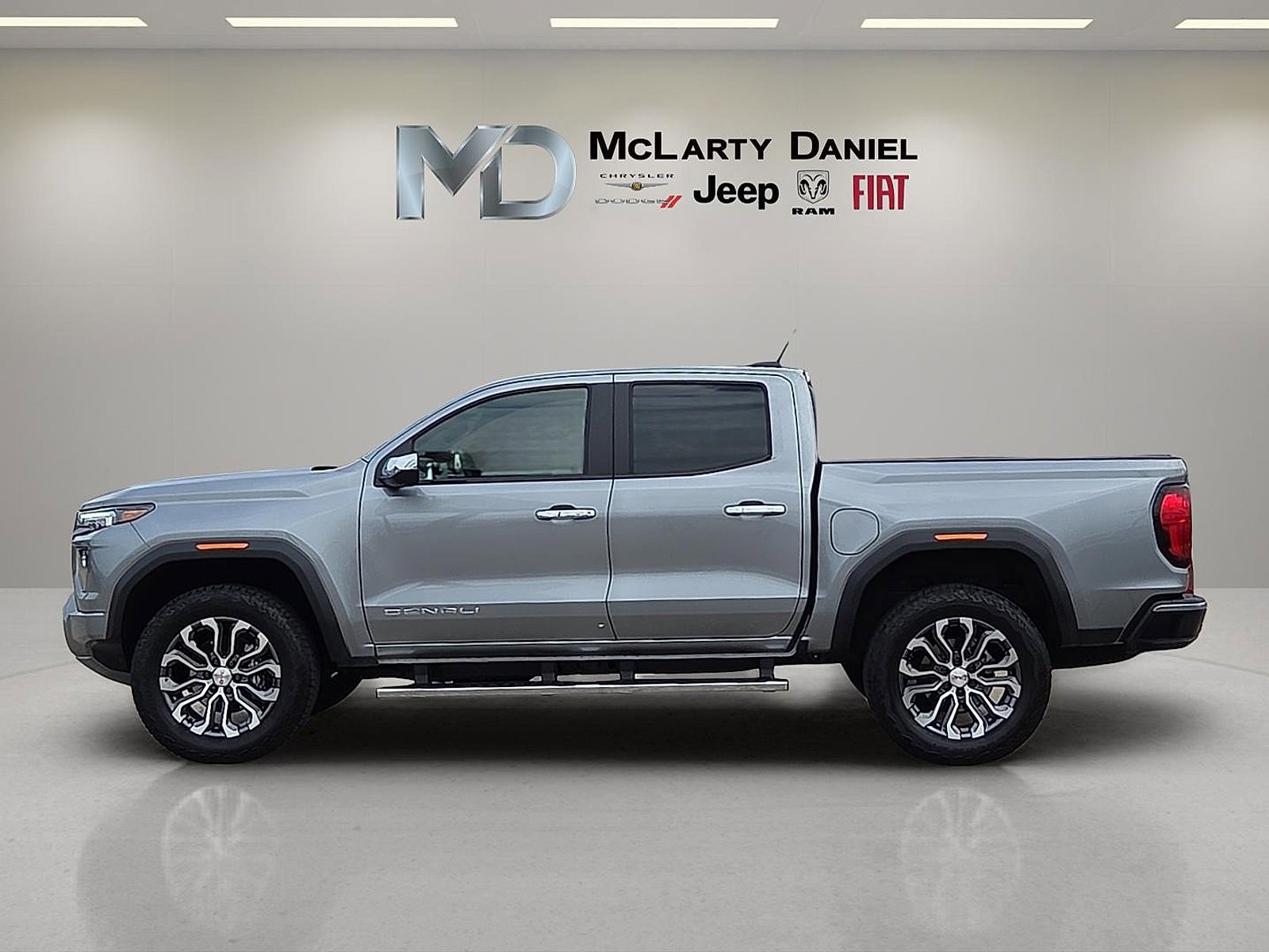 Used 2026 GMC Canyon Denali image 3