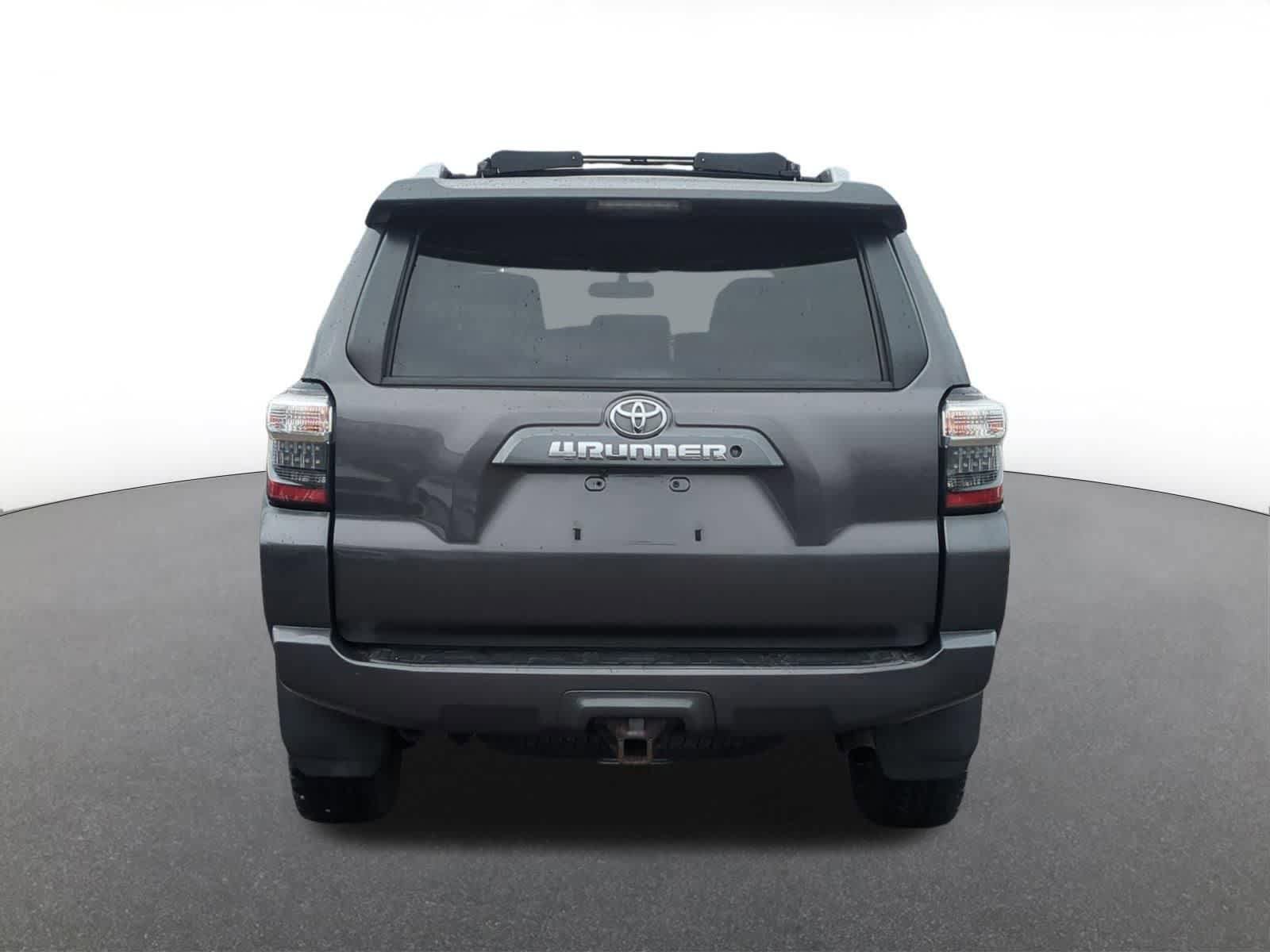 Used 2014 Toyota 4Runner SR5 AWD/4WD image 5