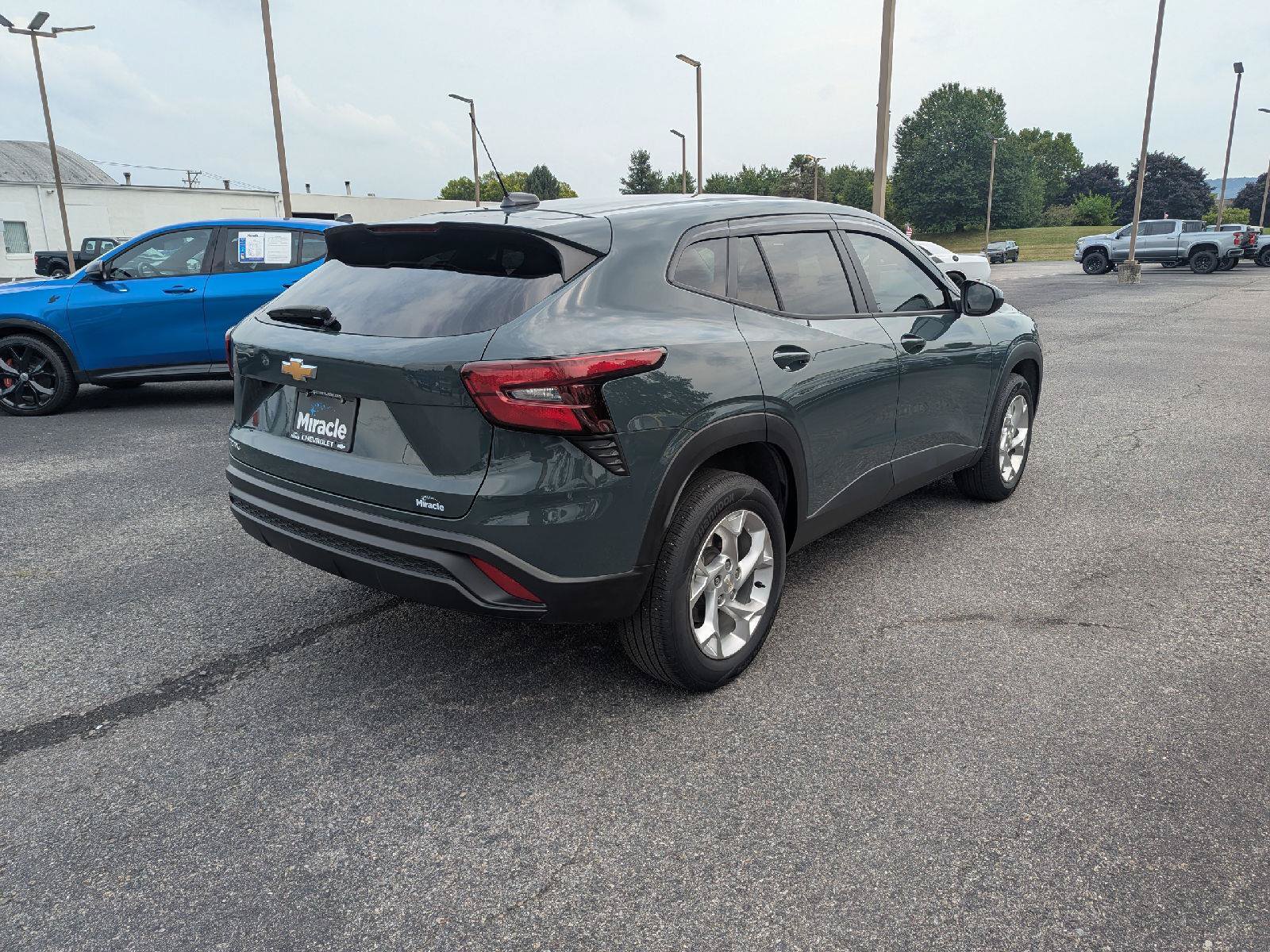 Used 2025 Chevrolet Trax LS w/ LS Convenience Package FWD image 7