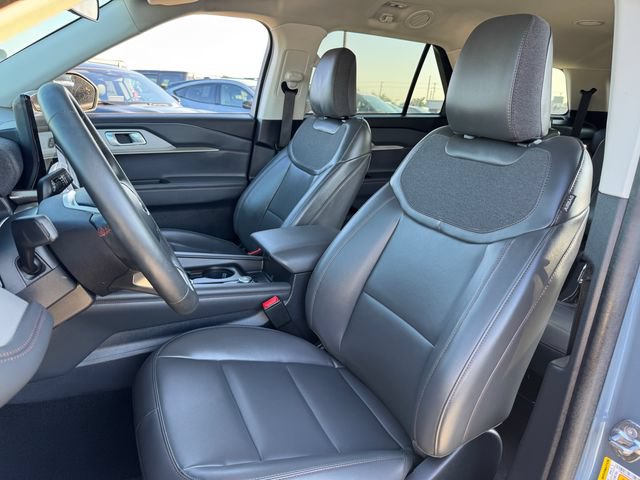 Used 2025 Ford Explorer Active w/ Active Comfort Package AWD/4WD image 6