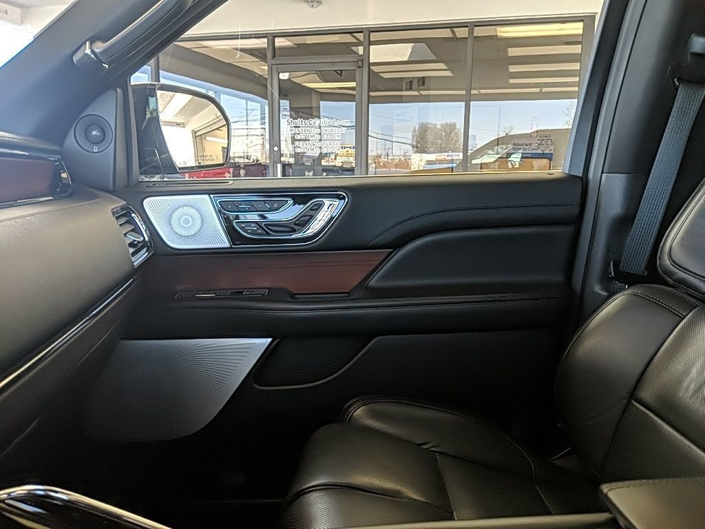 Used 2021 Lincoln Navigator L Reserve AWD/4WD image 27