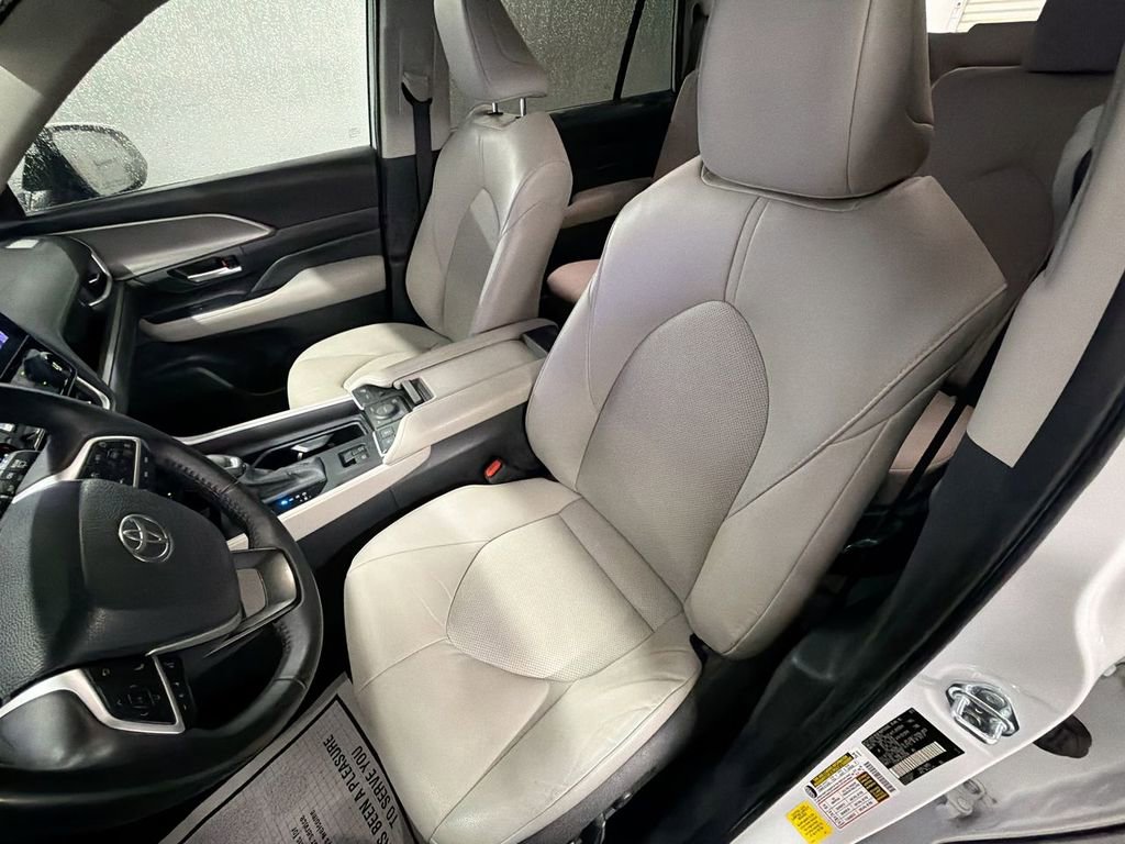 Used 2024 Toyota Grand Highlander AWD image 19