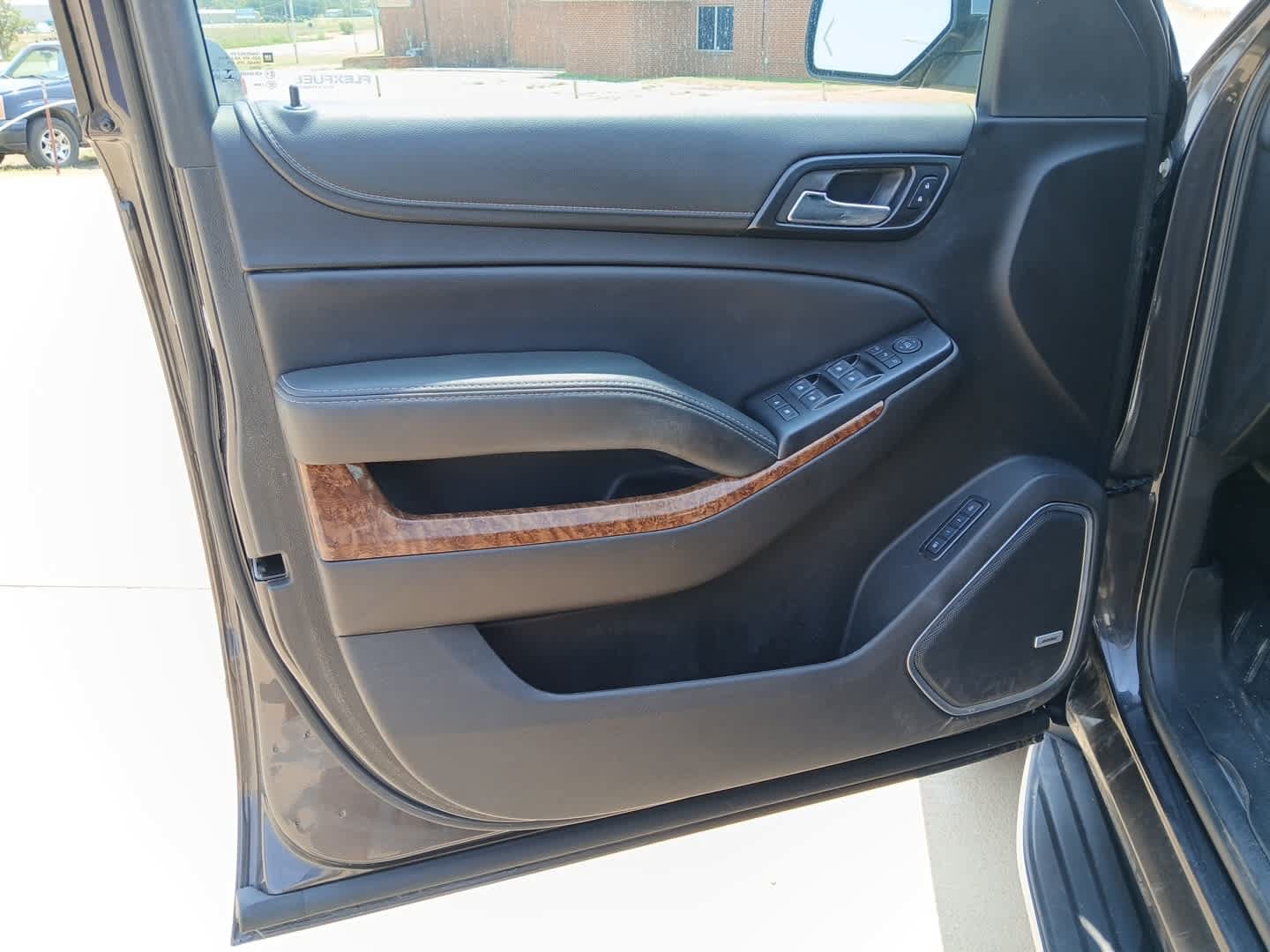 Used 2018 Chevrolet Suburban Premier AWD/4WD image 11