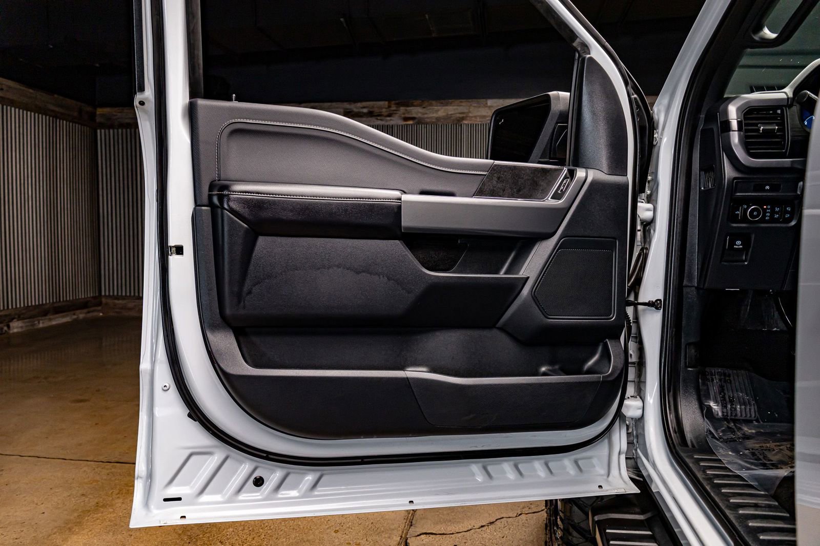 Used 2025 Ford F150 XLT w/ Equipment Group 302A MID image 28