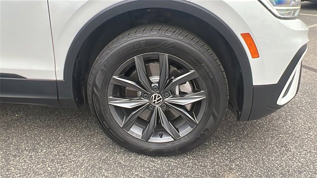 Used 2023 Volkswagen Tiguan SE image 9