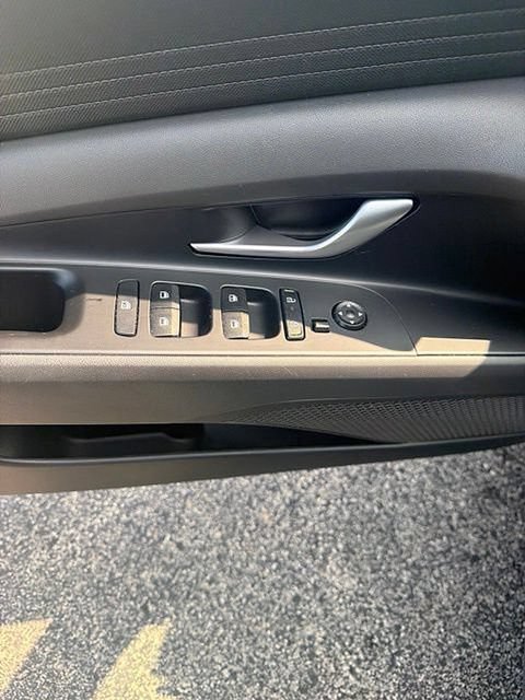 Certified 2026 Hyundai Elantra SE FWD image 14