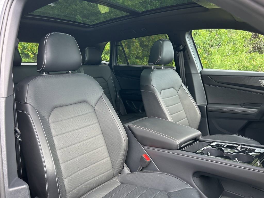 Used 2025 Volkswagen Atlas Cross Sport SEL image 40