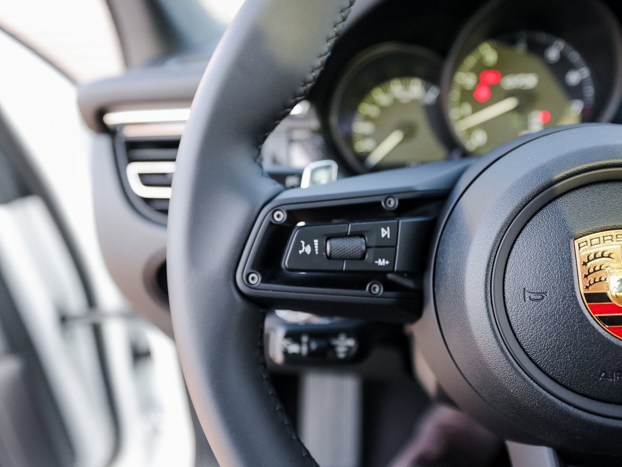 New 2026 Porsche Macan GTS image 17