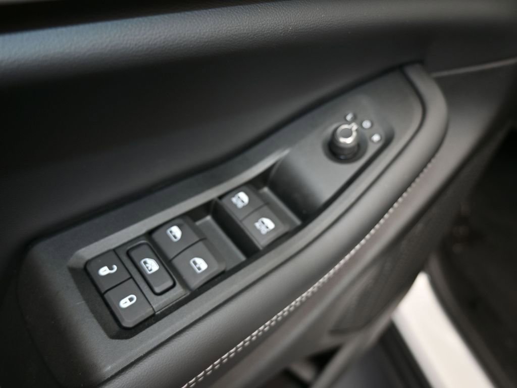 Used 2025 Jeep Grand Cherokee Limited image 12