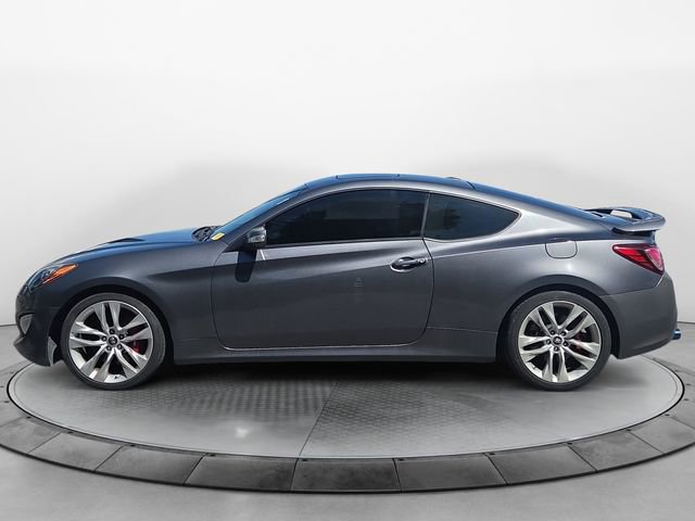 Used 2016 Hyundai Genesis Coupe 3.8 RWD image 2