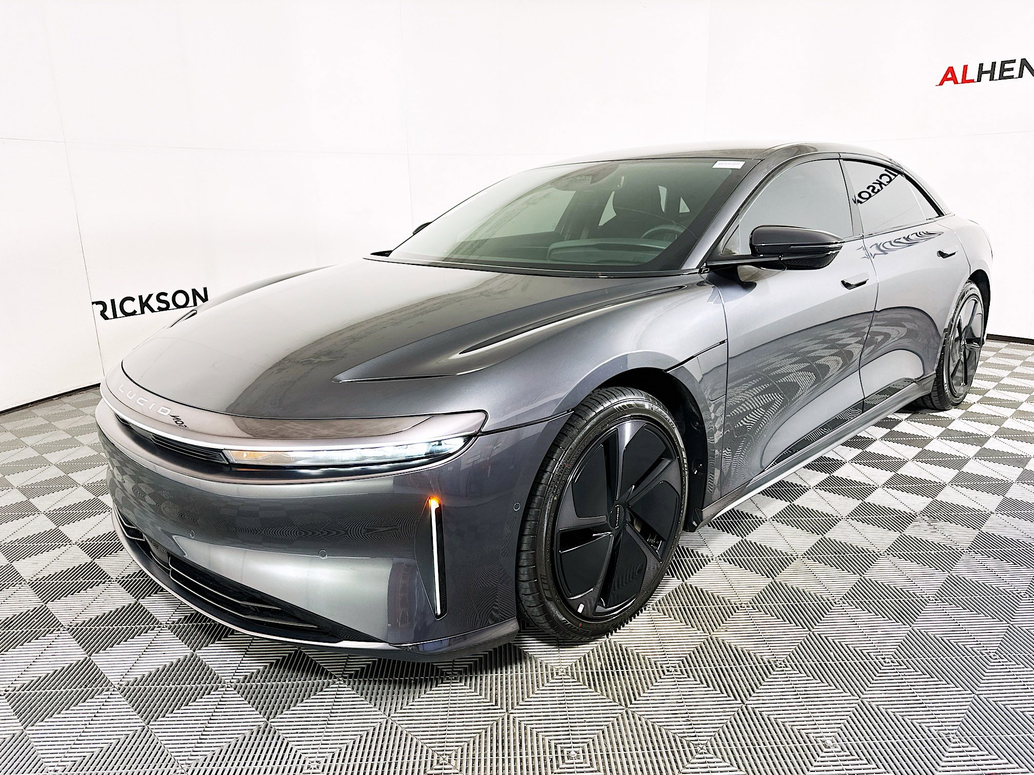 Used 2024 Lucid Air Touring image 7