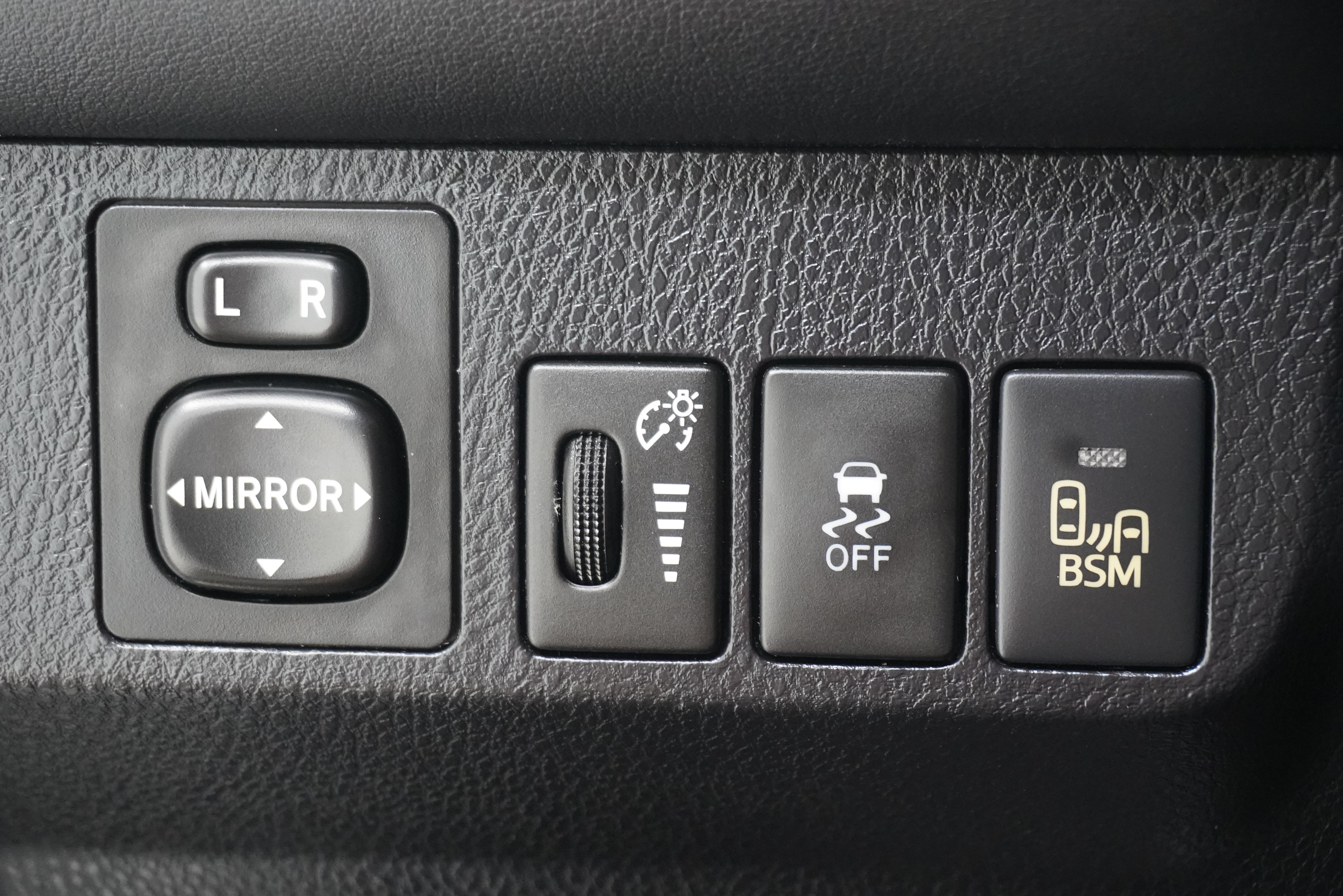 Used 2015 Toyota RAV4 Limited w/ Technology Package FWD image 26