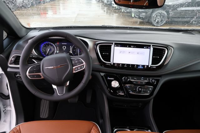 New 2026 Chrysler Pacifica Pinnacle FWD image 13